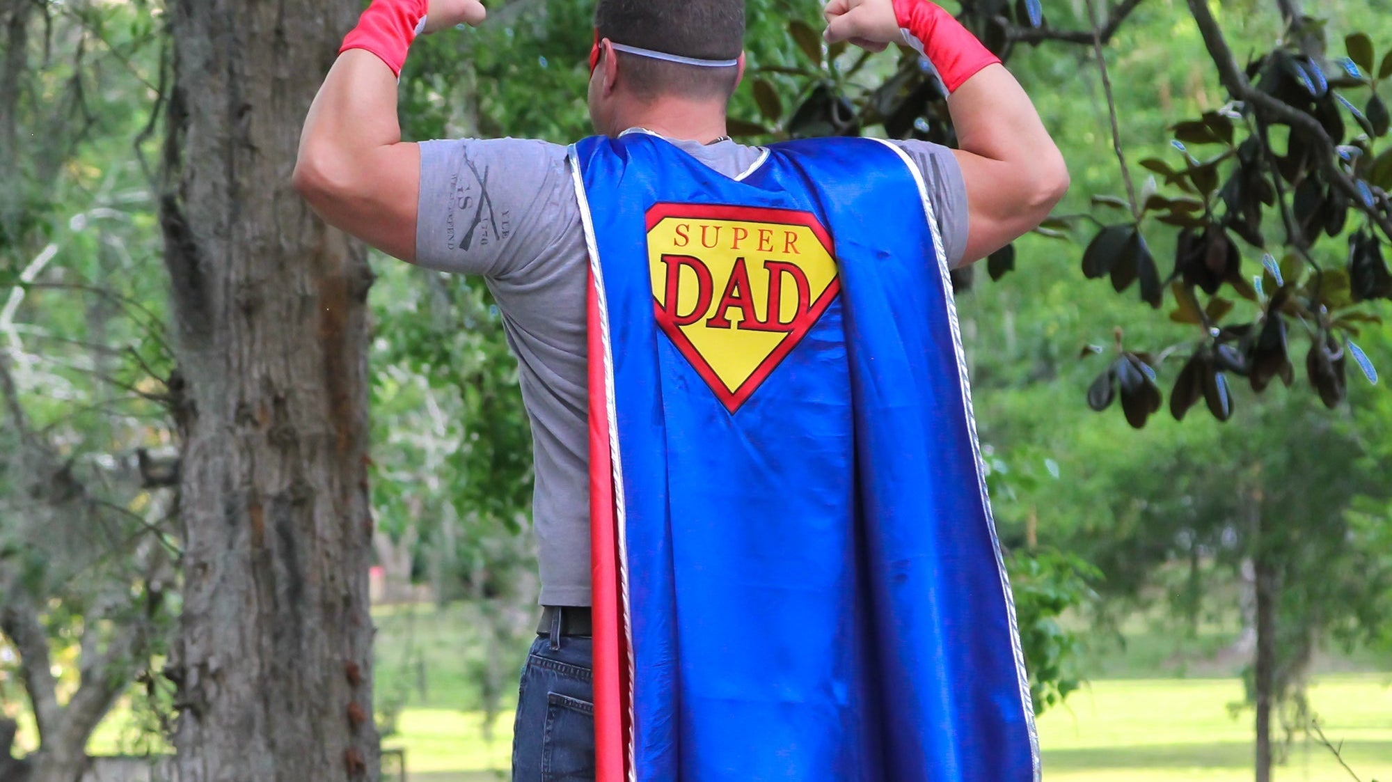 Celebrate Dad Like a Hero: Super Capes & Champion Belts from Everfan