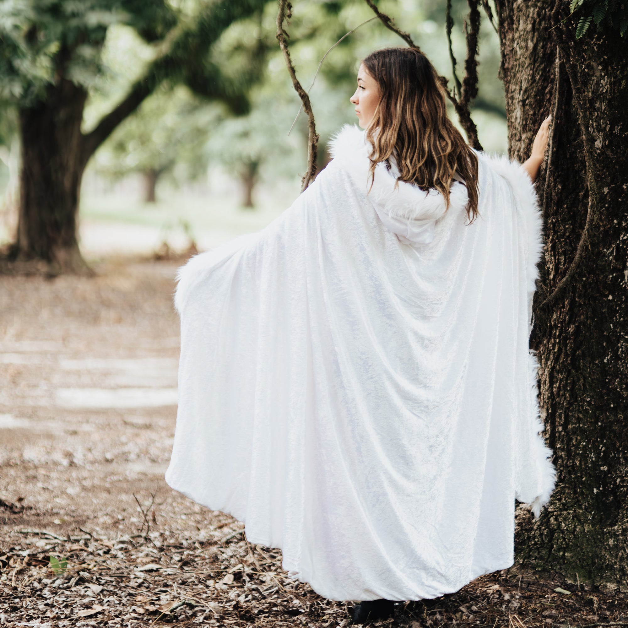 white cloak large hood fur trim medieval cosplay