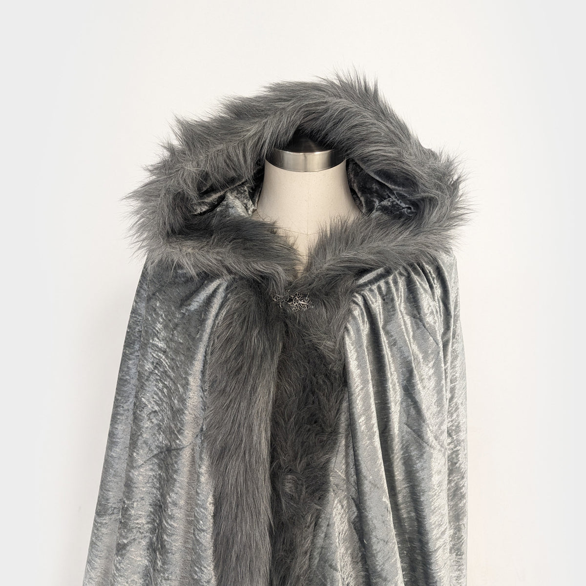 White Cloak with Large Hood, White Faux Fur Trim, and Metal Clasp – Everfan