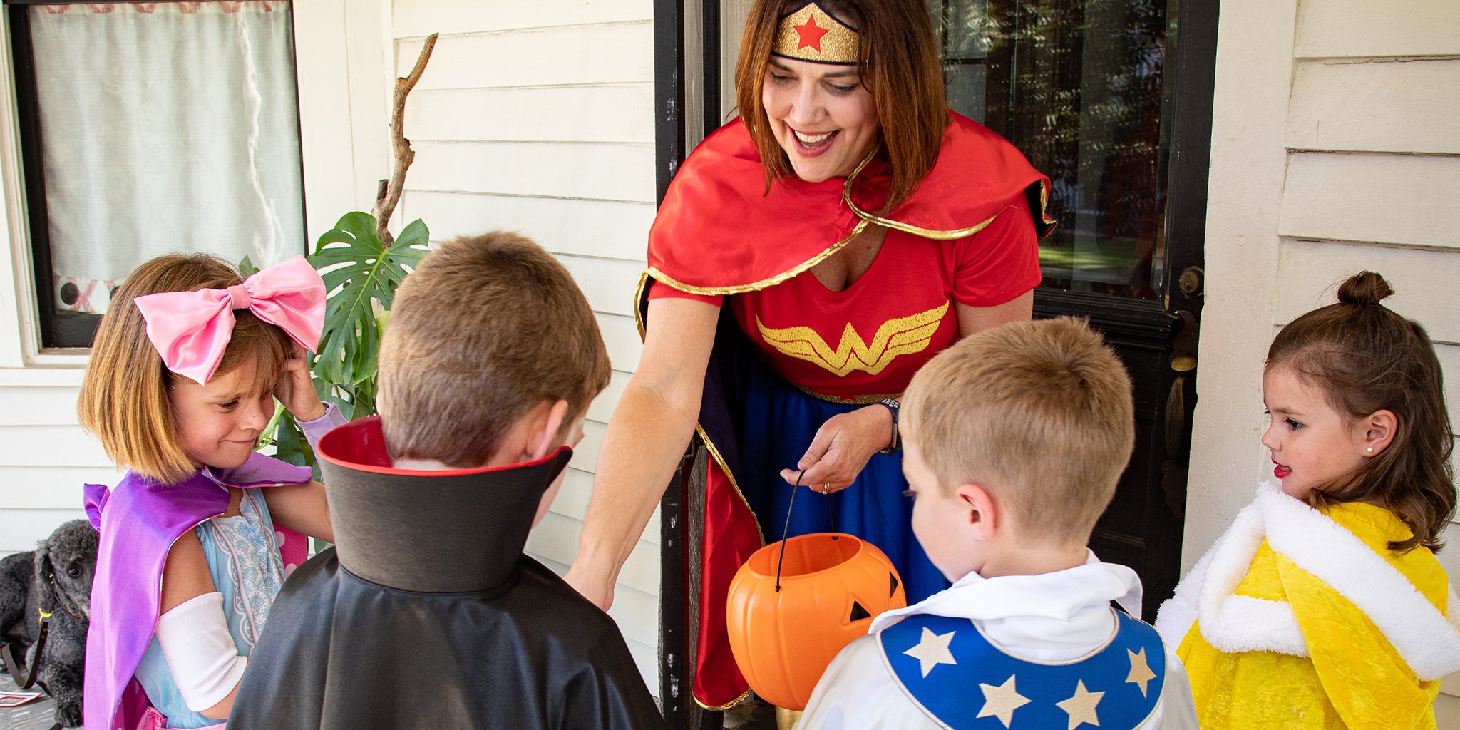 The Battle of the Festive Attire: Unmasking the Ultimate Costume Holiday!