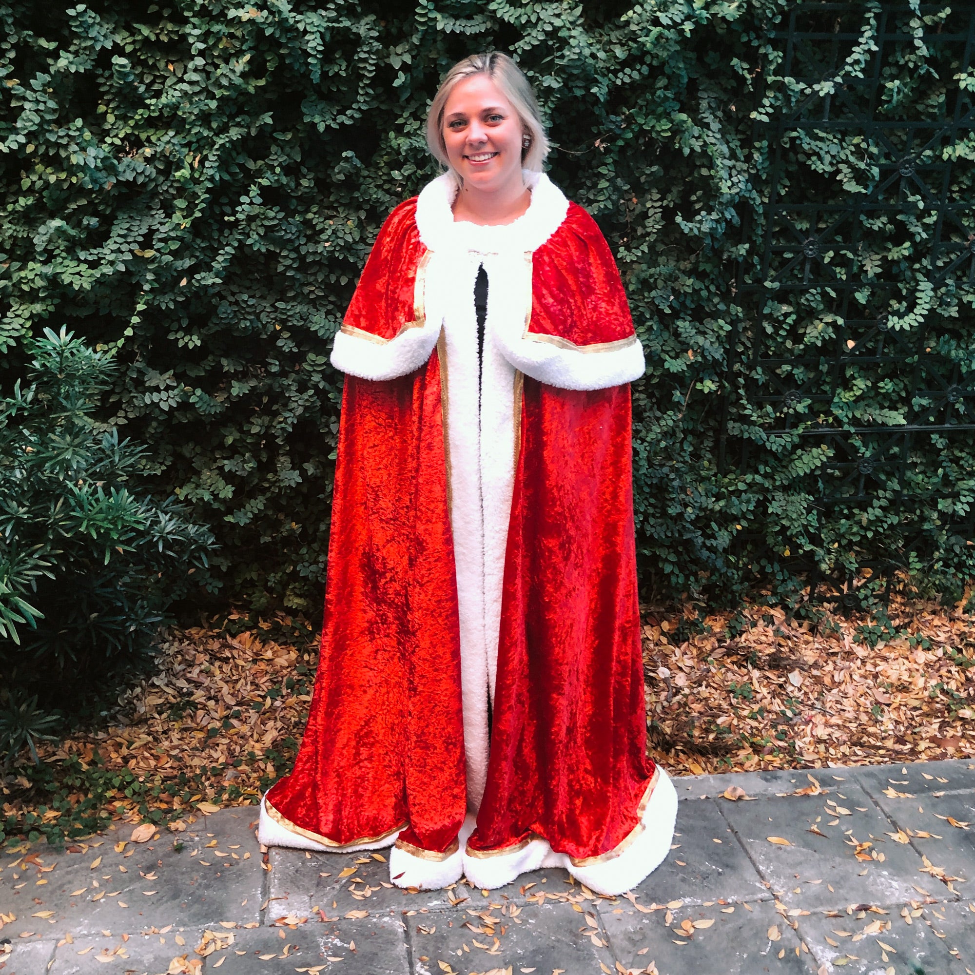 How to Dress in Costume for a Christmas Holiday Party