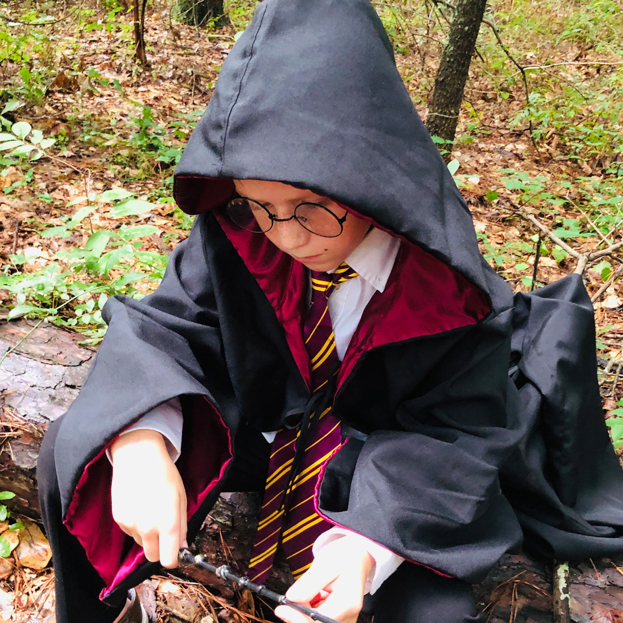 Black Wizard Robe Burgundy Harry Potter Witch Pagan Hogwarts Hermoine rensaissance Gryffindor Slytherin Ravenclaw Hufflepuff