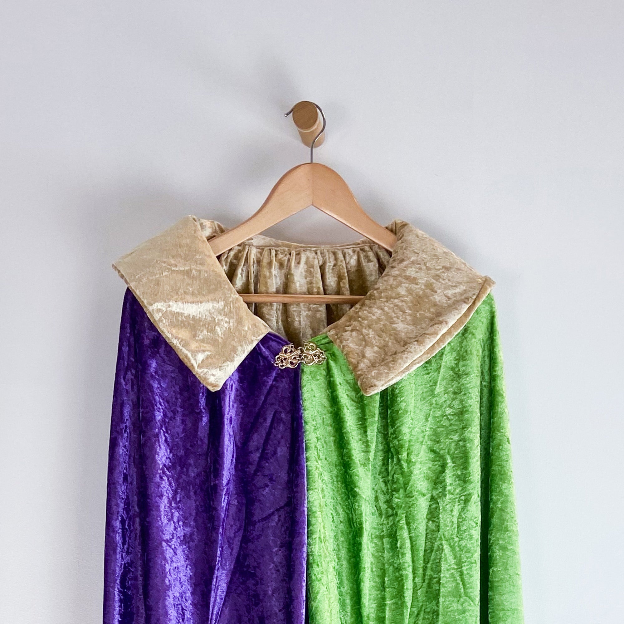 mardi gras cloak purple green gold fleur de lis new orleans parade fat tuesday