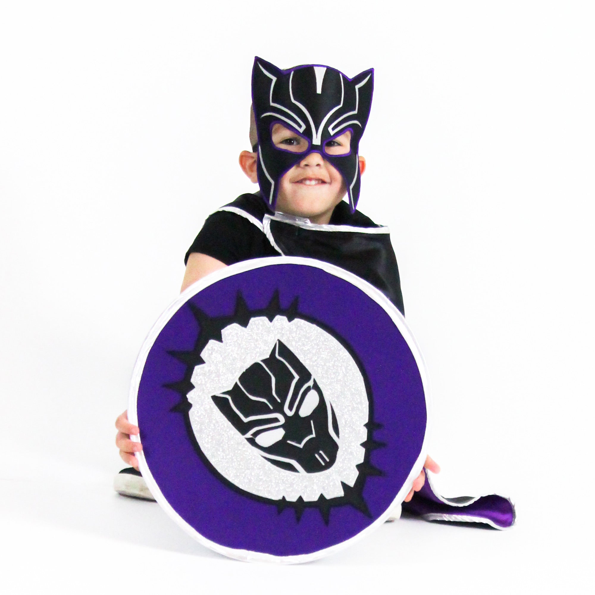 black panther superhero shield weapon marvel wakanda king
